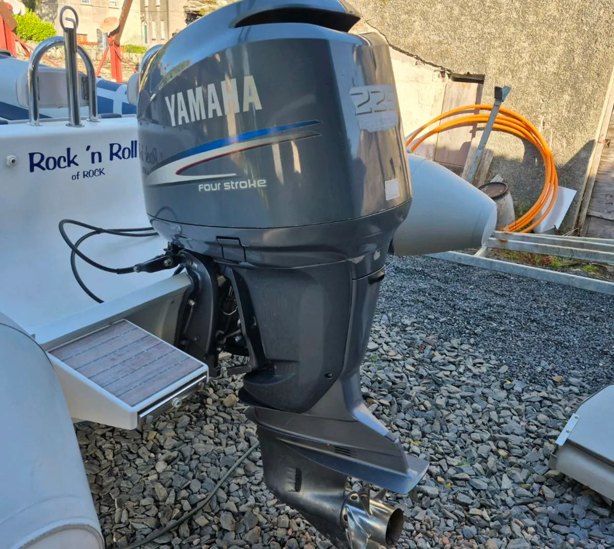 Yamaha F225 EFI 4 stroke boat outboard motor - Image 1