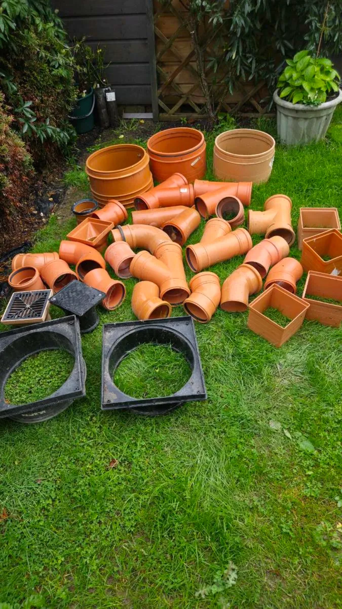 Fittings and pipe - Image 1