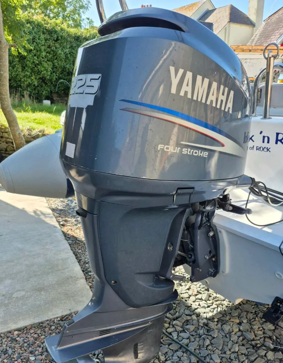 Yamaha F225 EFI 4 stroke boat outboard motor - Image 3