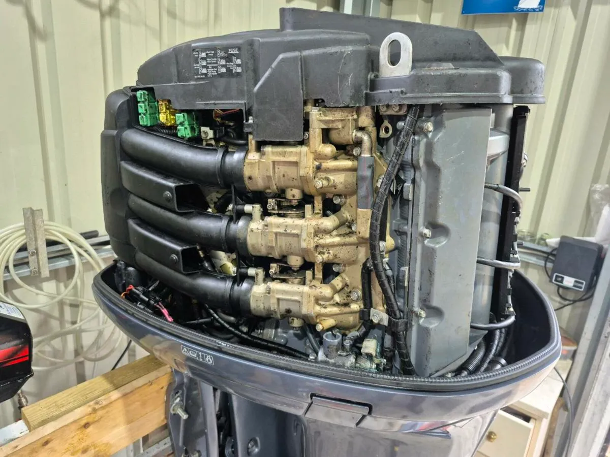 Yamaha F225 EFI 4 stroke boat outboard motor - Image 4