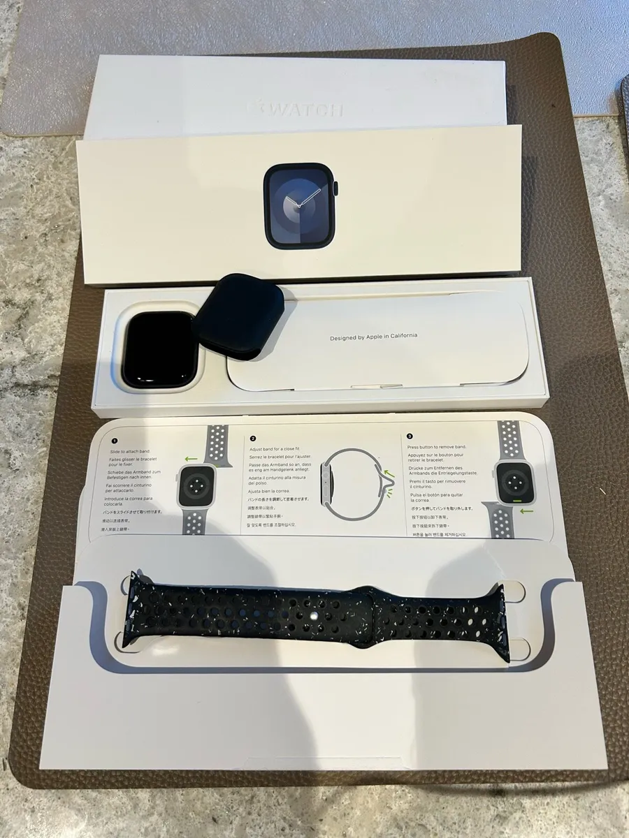 Apple Watch 9 Nike 45 mm like New - Image 1