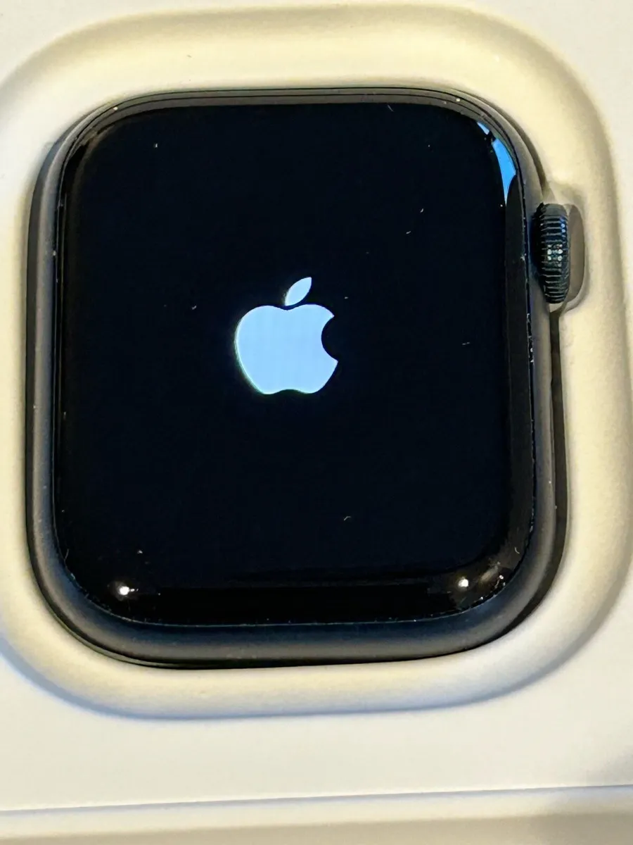 Apple Watch 9 Nike 45 mm like New - Image 2