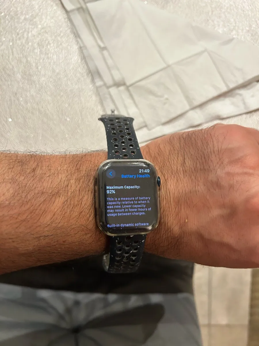 Apple Watch 9 Nike 45 mm like New - Image 3
