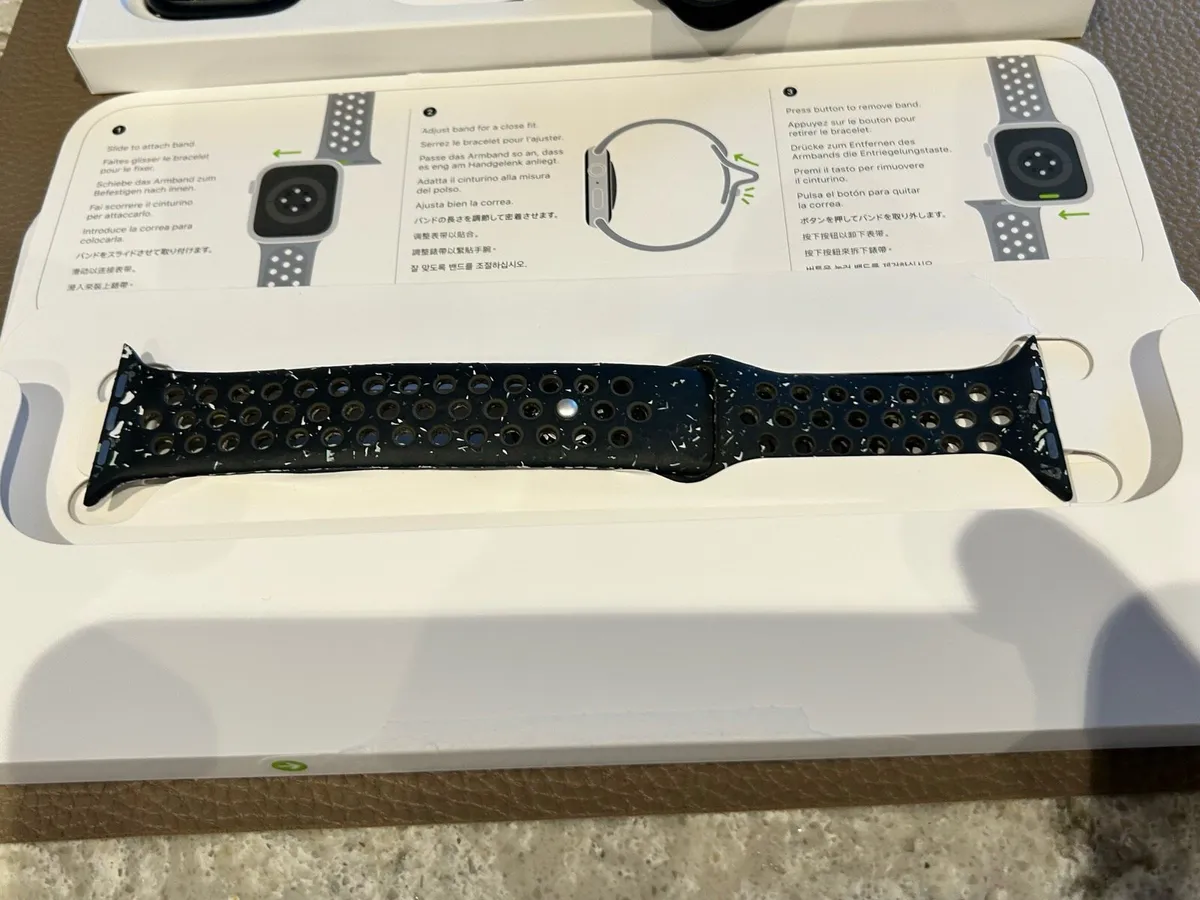 Apple Watch 9 Nike 45 mm like New - Image 4