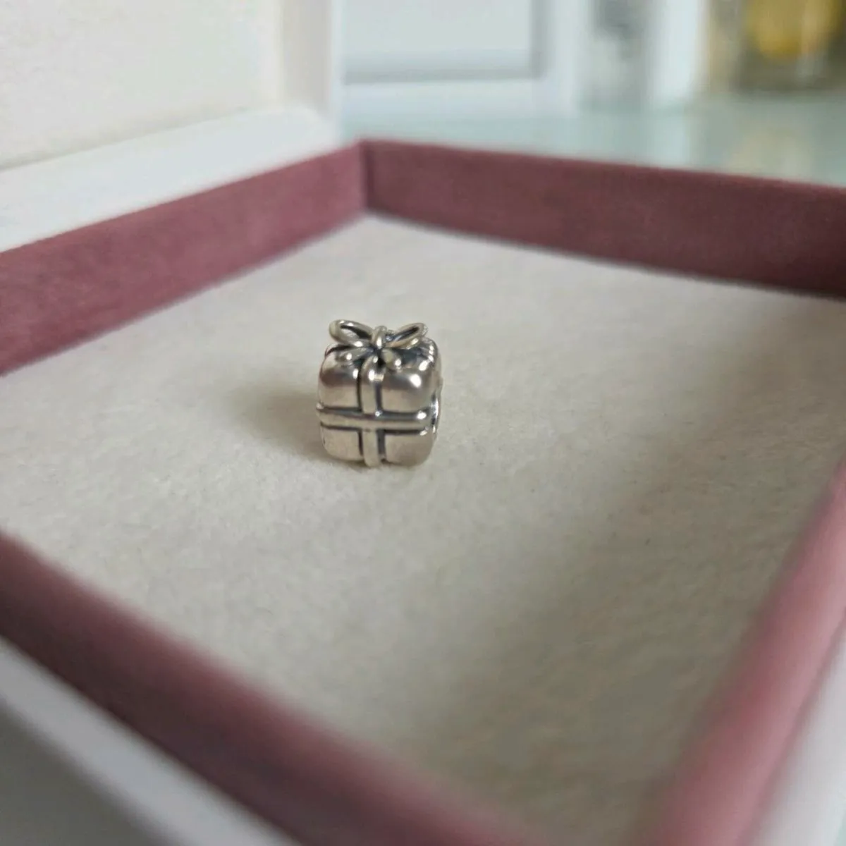 Pandora present gift charm - Image 2
