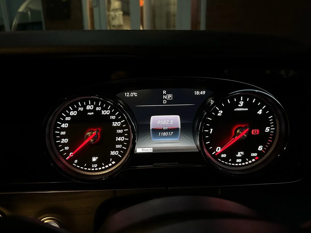 Mercedes E220d AMG Premium - Image 4