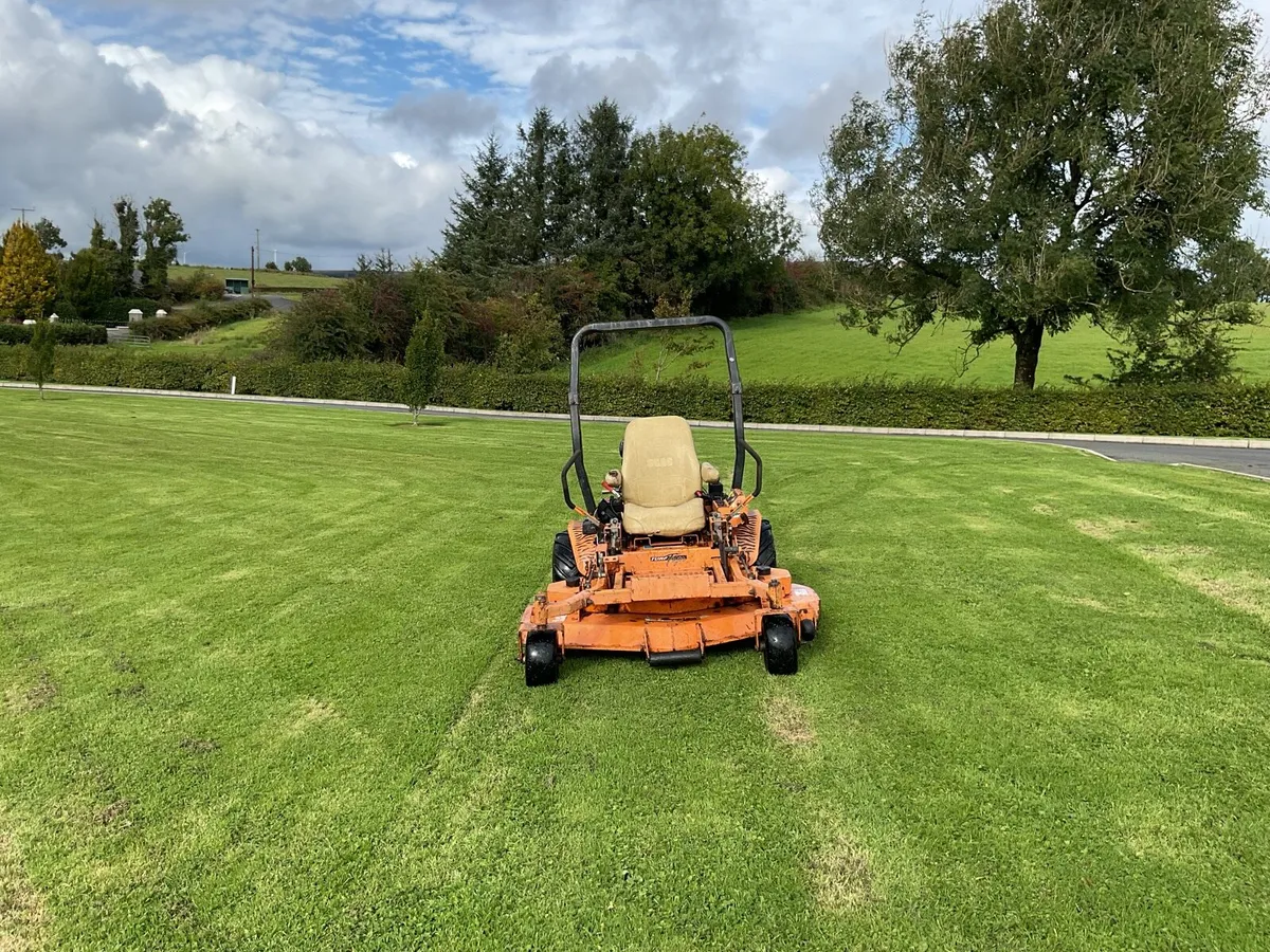 Ride on lawnmower - Image 1