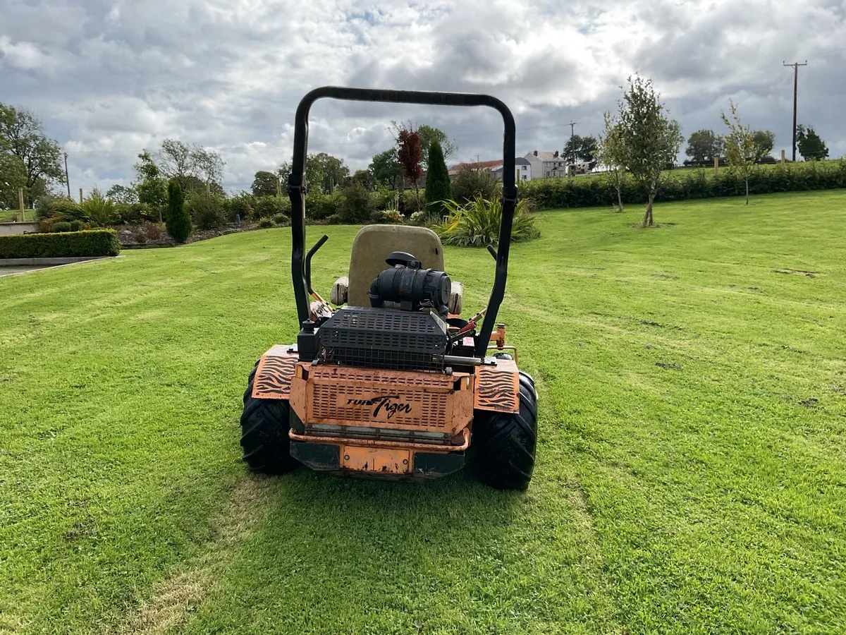 Ride on lawnmower - Image 2