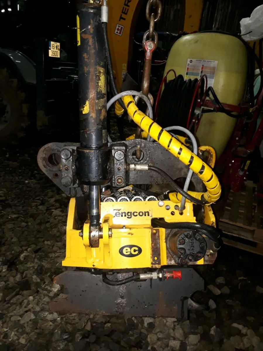Engcon tilt rotator - Image 1