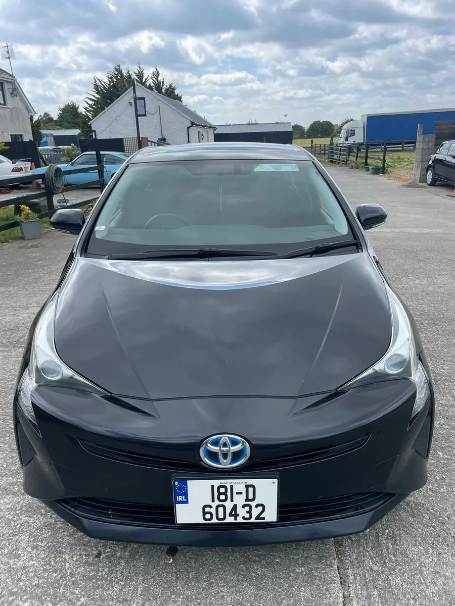 Toyota Prius Hybrid 2018 - Image 2