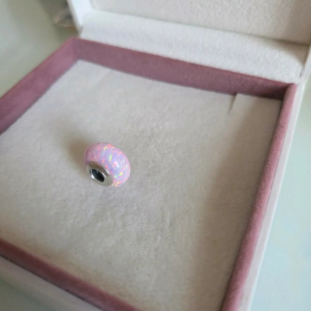 Pandora pink charm opalescent - Image 1