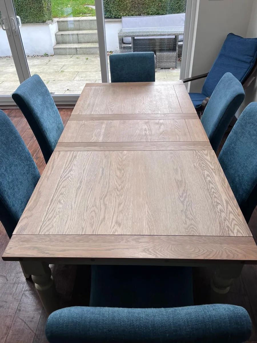 Dining table and chairs - Image 1