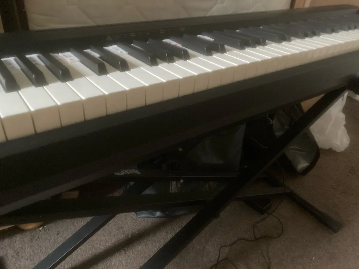 Roland fp10 digital piano with all equipments - Image 4