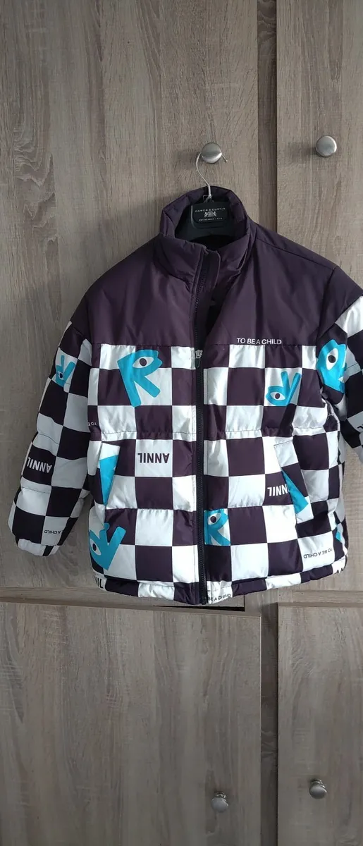 Puffer jacket 140 cm like new as worn twice - Image 3