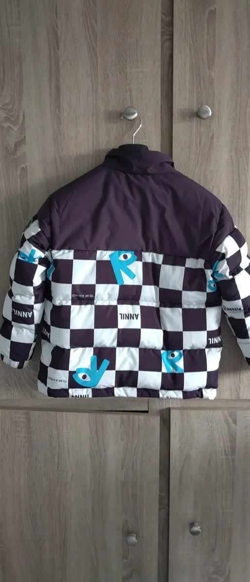 Puffer jacket 140 cm like new as worn twice - Image 4