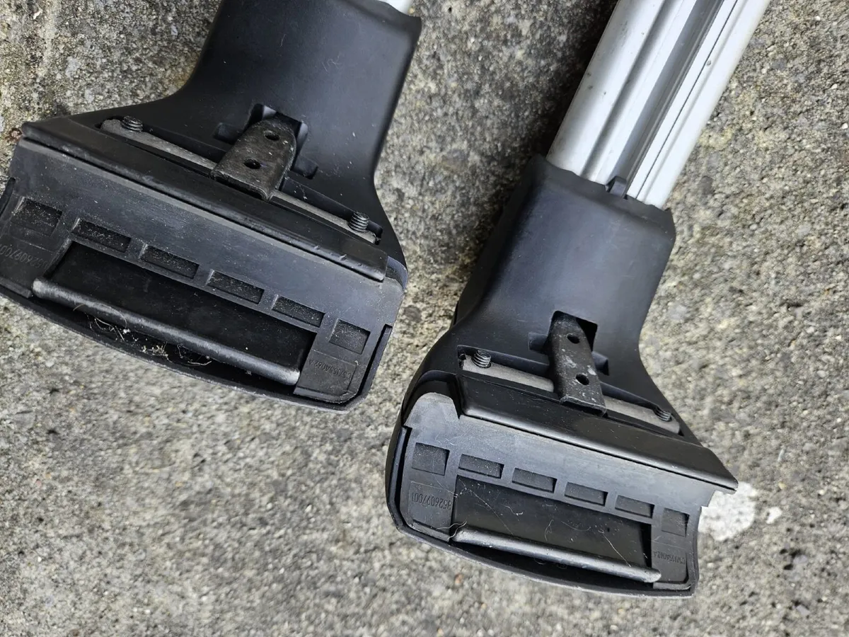 Genuine Ford Mondeo roof racks. Aluminium bars. Lo - Image 3
