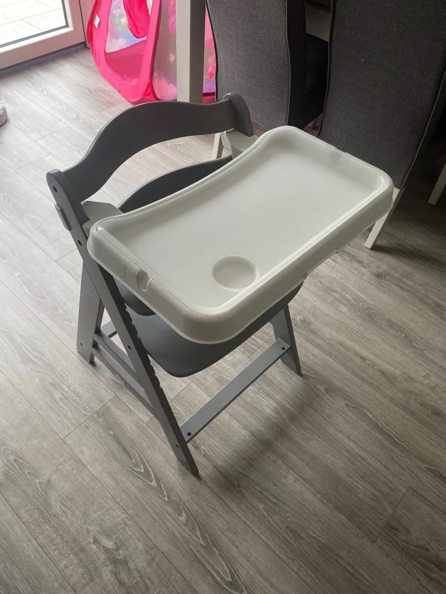 Huack high chair and tray - Image 2