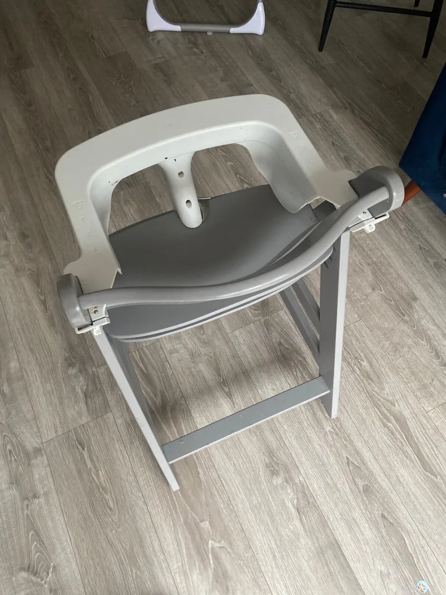 Huack high chair and tray - Image 3