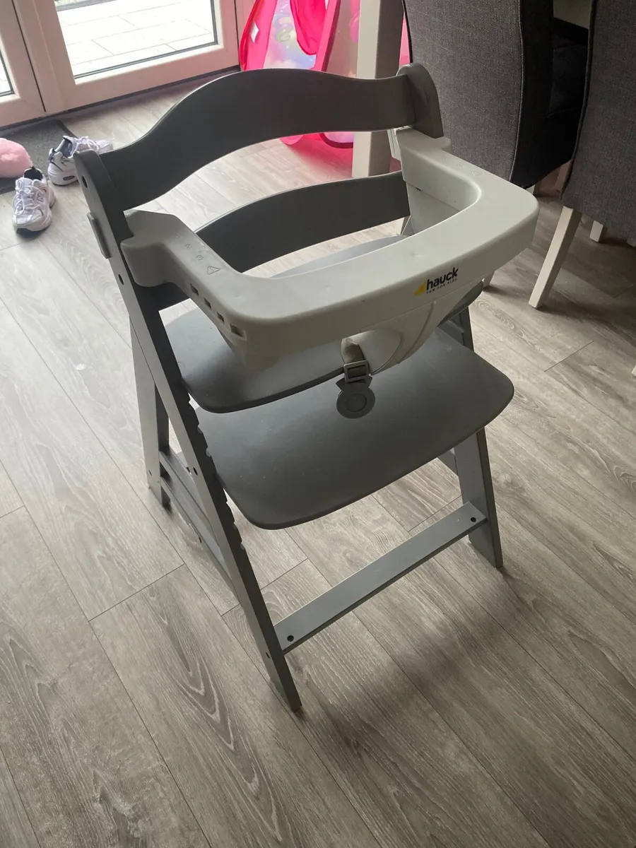 Huack high chair and tray - Image 4