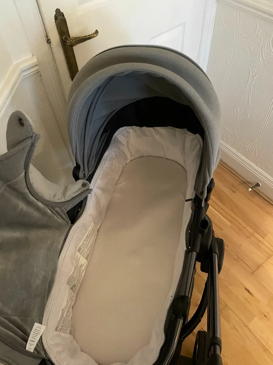 iCandy Peach 7 Dark Grey Complete Pushchair Bundle - Image 4