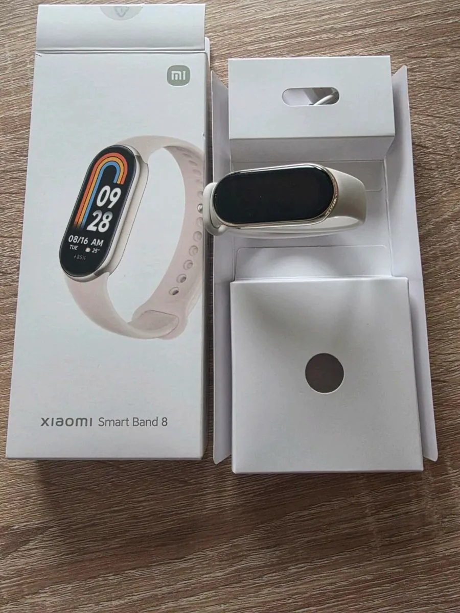 Smartwatch Xiaomi Band 8 GOLD - As New - Image 2