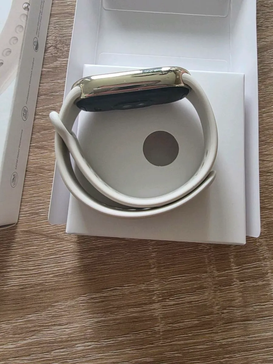 Smartwatch Xiaomi Band 8 GOLD - As New - Image 3