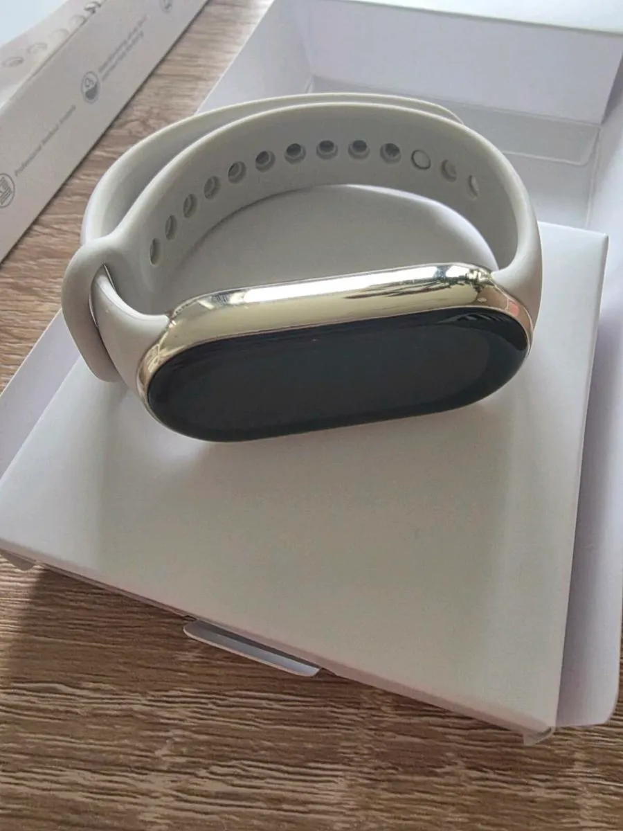 Smartwatch Xiaomi Band 8 GOLD - As New - Image 4