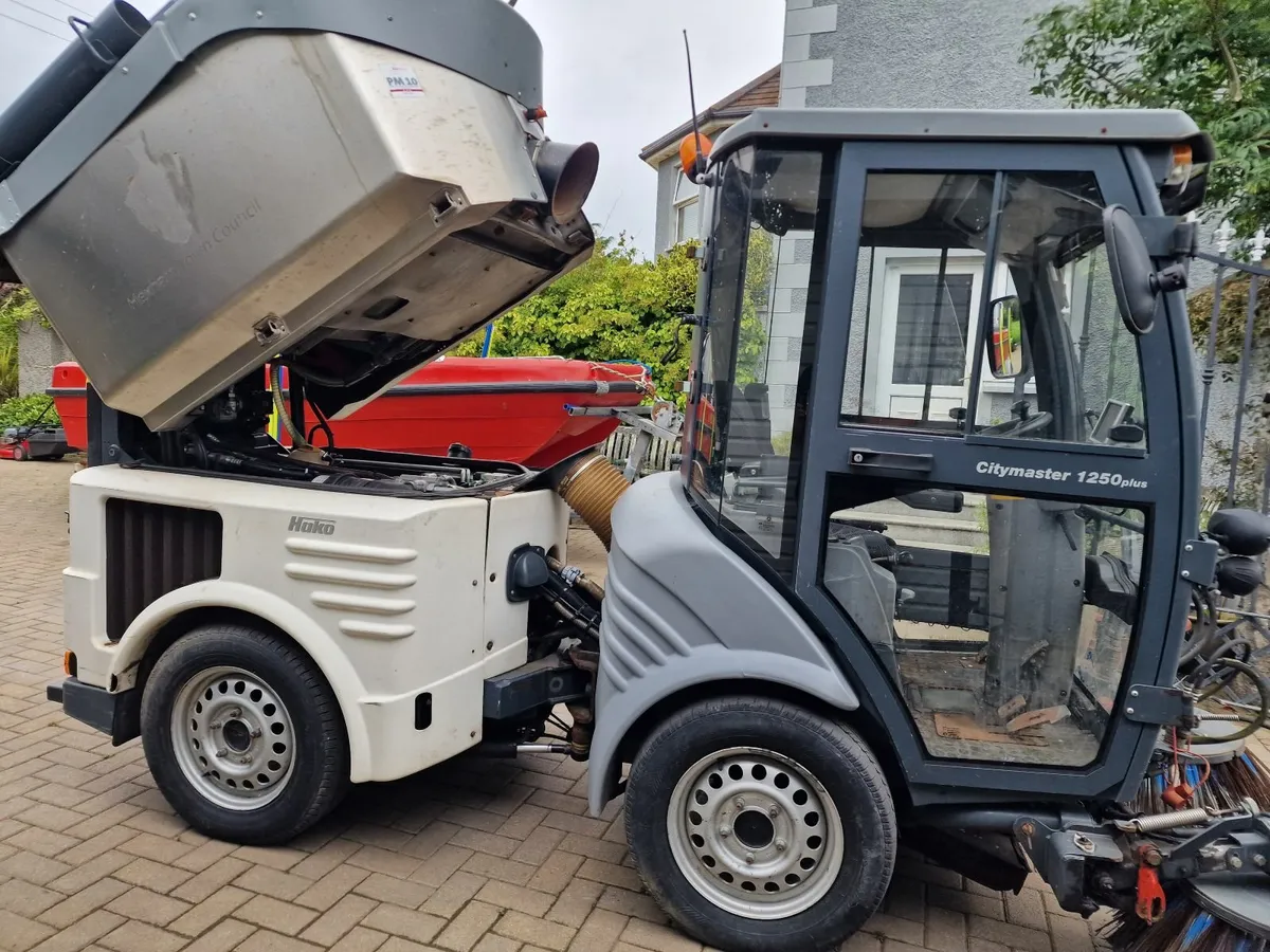 Hako Citymaster 1250 plus road sweeper roadsweeper - Image 4