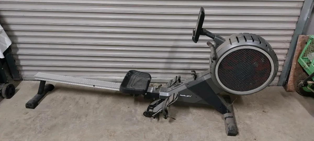 EXCERCISE ROWING MACHINE - Image 1