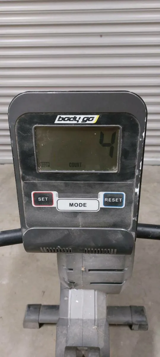 EXCERCISE ROWING MACHINE - Image 4