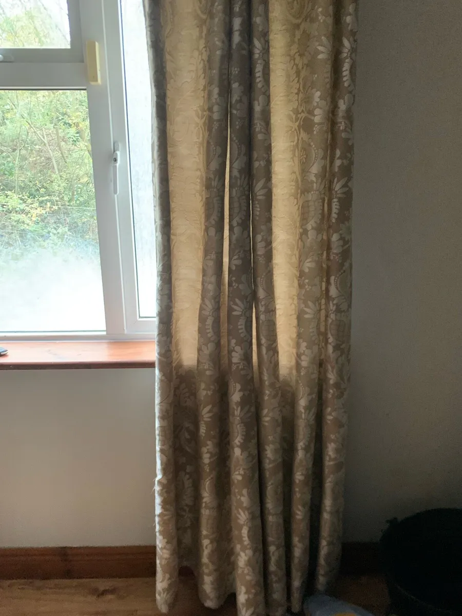 Curtains - Image 2