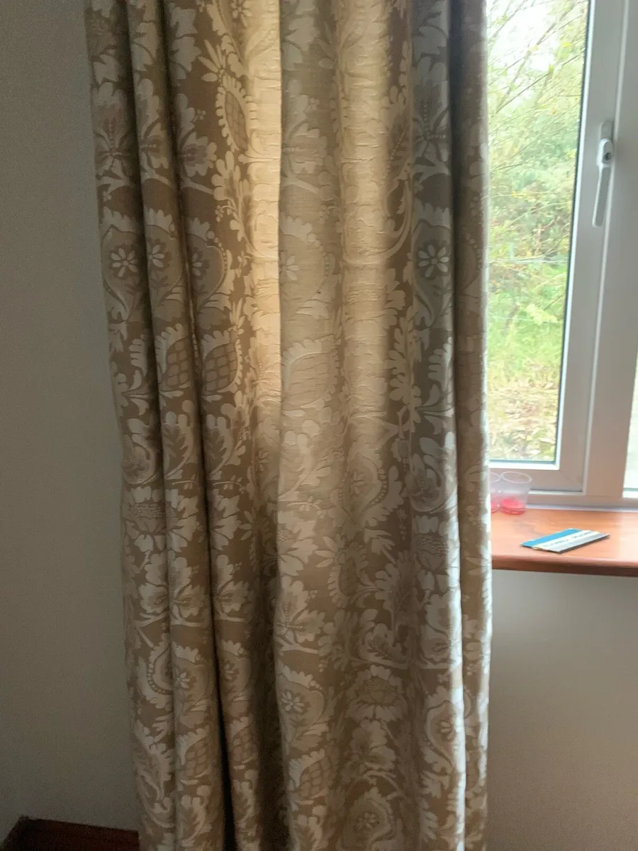 Curtains - Image 3