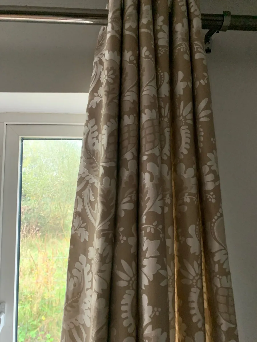 Curtains - Image 4