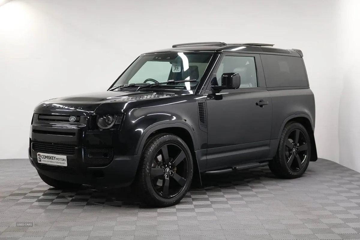 Land Rover Defender 90 D250 Mhev HSE - Image 4