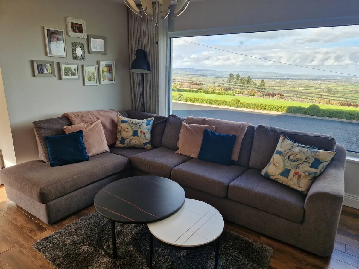 Couch - Image 2