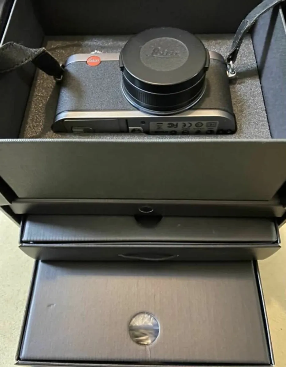 Leica X1 camera +Viewfinder - Image 3