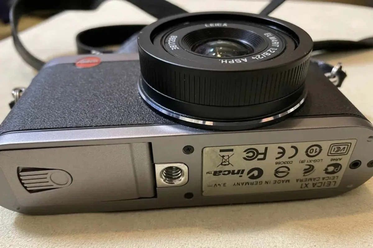 Leica X1 camera +Viewfinder - Image 4