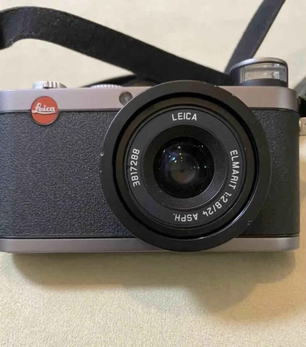 Leica X1 camera +Viewfinder - Image 1