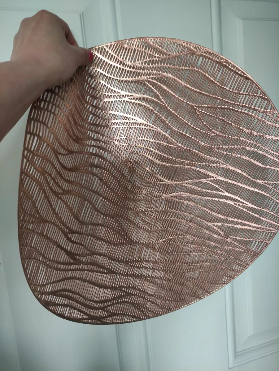 Rose gold 38 cm table mat pvc 6 e each never used - Image 3