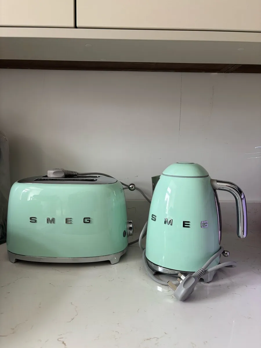 SMEG kettle and toaster - Image 1