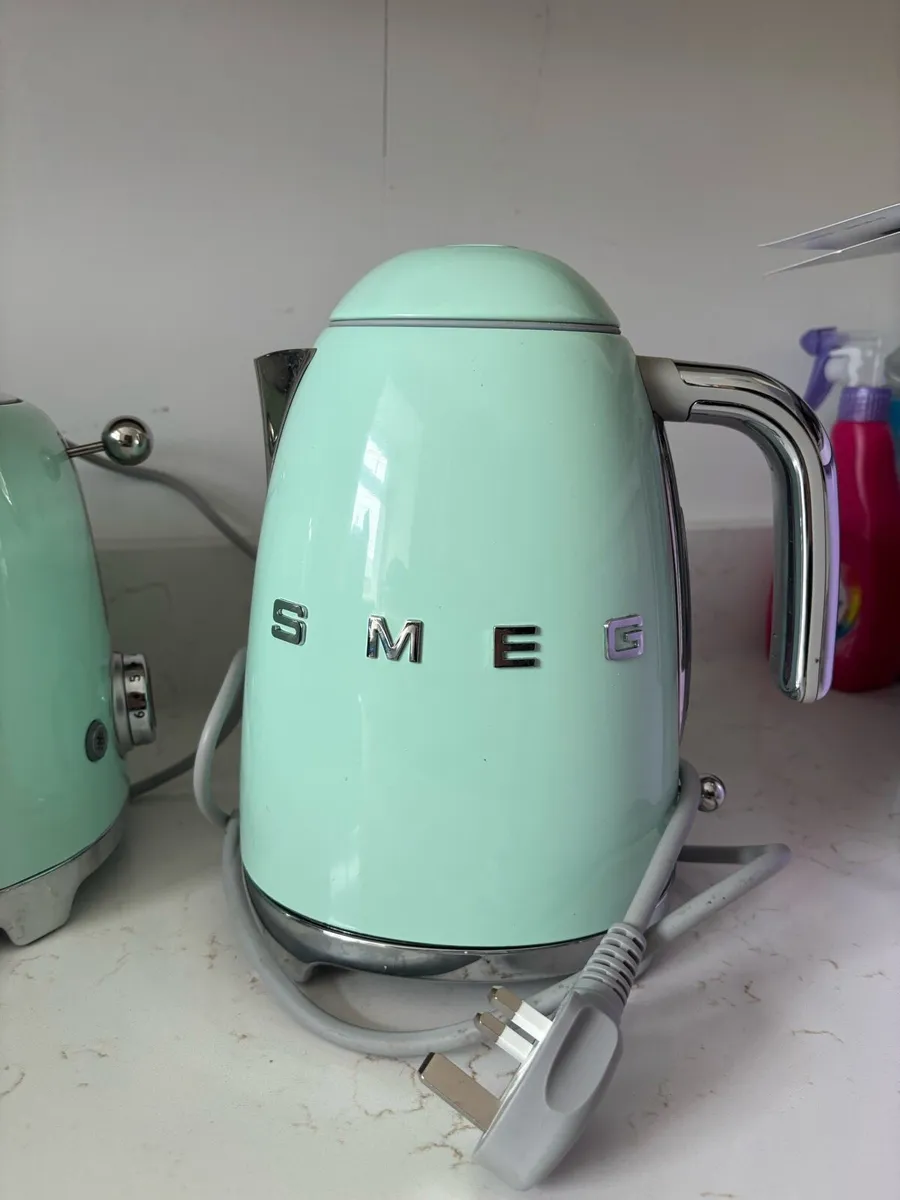 SMEG kettle and toaster - Image 2