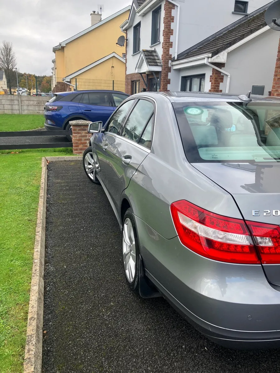 Mercedes-Benz E-Class 2013 - Image 4