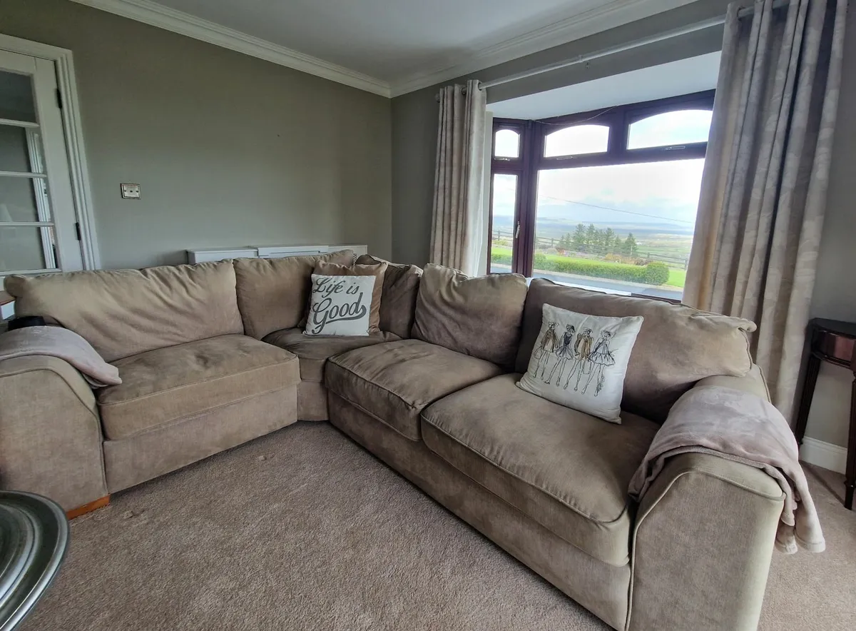 Couch - Image 2