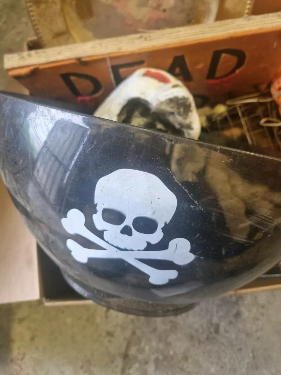 Halloween decorations FREE - Image 1
