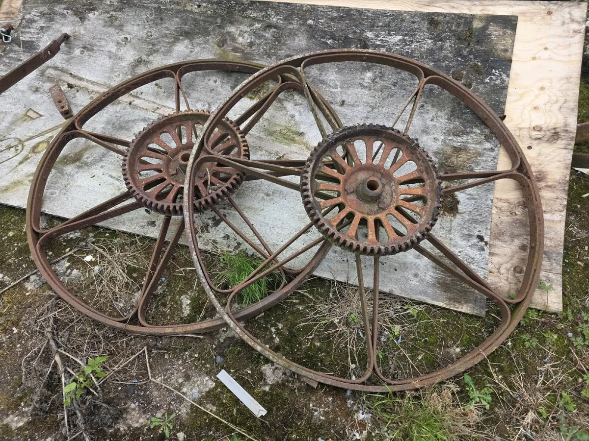 Vintage farm machines & equipment - Image 4