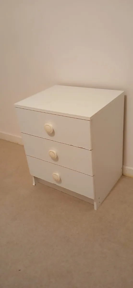 toaster hoover bed locker tvtable 4mirrors. - Image 3