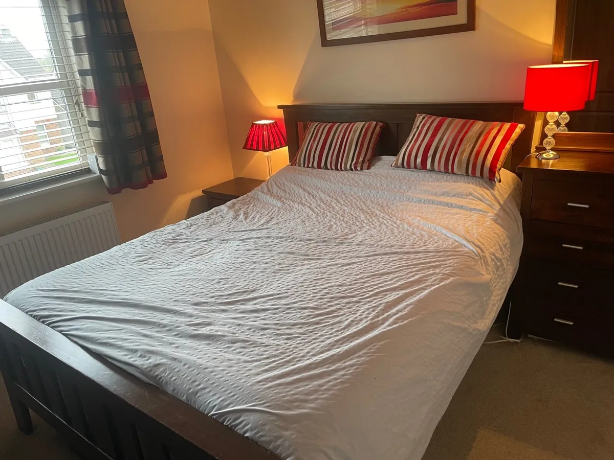 Bedroom suite - Image 4