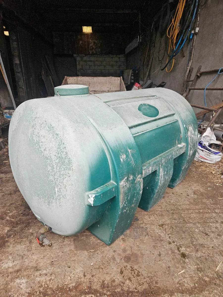 Oil tank - Image 1