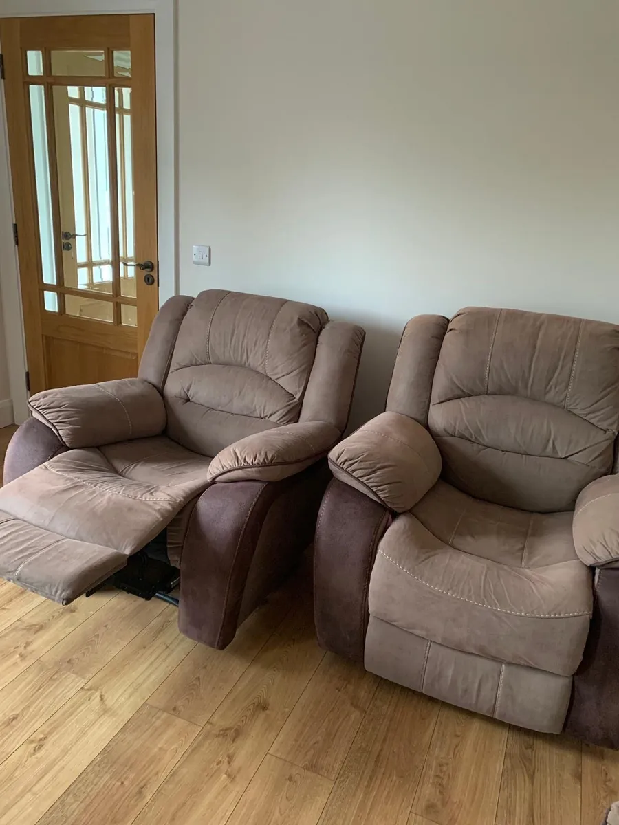 Three piece suite - Image 1