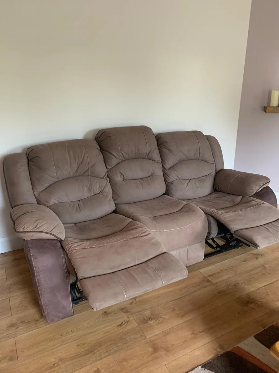 Three piece suite - Image 4